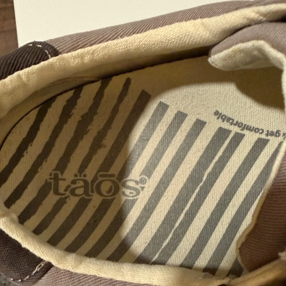 Taos Women's Z Soul Canvas Sneakers size 9.5 - Picture 2 of 10